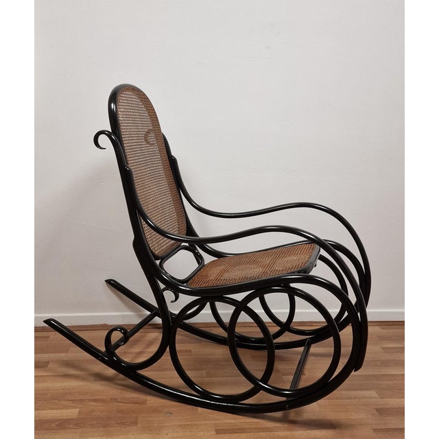 Antique Bentwood Rocking Chair from Thonet, 1890s For Sale - Image 3 of 12
