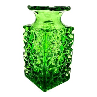 Mid-20th Century Vintage Imperial Glass Mt. Vernon Inverted Diamonds Rectangle Emerald Green Glass Vase For Sale