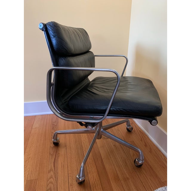 1980s Herman Miller Eames Padded Management Chair 1989 For Sale - Image 5 of 5