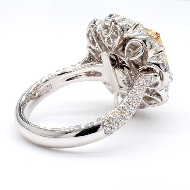 Gia Certified 3.74 Carat Green-Yellow Diamond Ring in 18k Gold For Sale In New York - Image 6 of 9