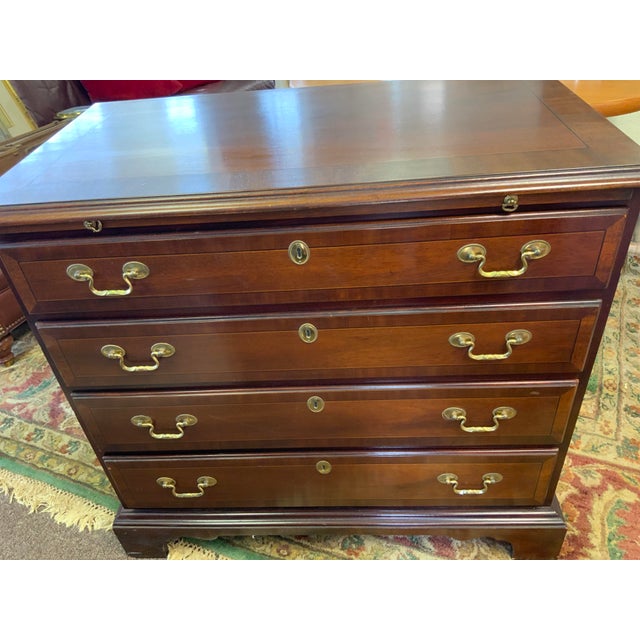 Chippendale 1980’s Chippendale Style Bachelors Chest For Sale - Image 3 of 10