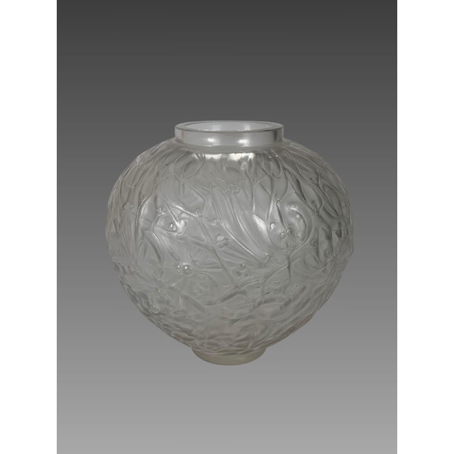 Mid-Century Modern Art Nouveau Vase in Glass by René Lalique for Lalique, 1920 For Sale - Image 3 of 7