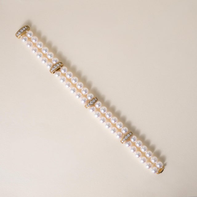 Vintage Double Strand White Pearl With Diamonds 18k Gold Station Bracelet For Sale - Image 4 of 6