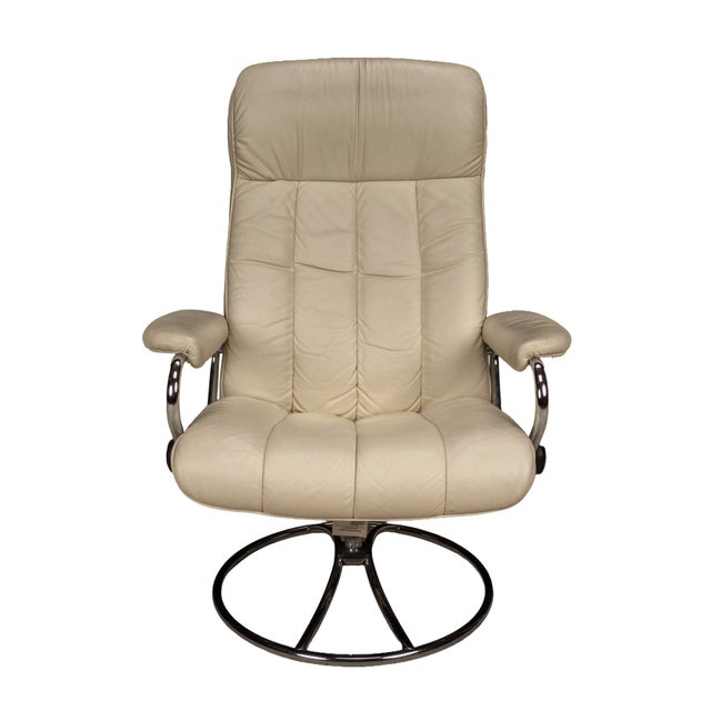 1990s Ekornes Stressless Recliner Chair Cream Leather Chrome Base Medium Norway For Sale In Tampa - Image 6 of 16