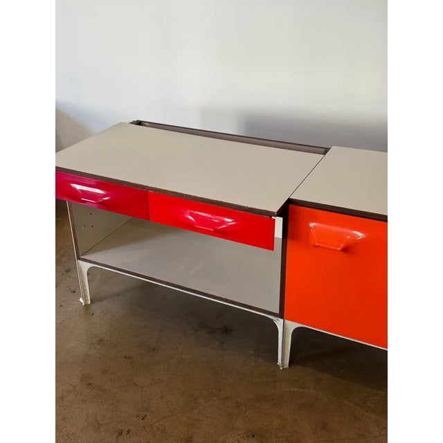 Raymond Loewy Df 2000 Sliding Top Desk, 1960s For Sale In Los Angeles - Image 6 of 9