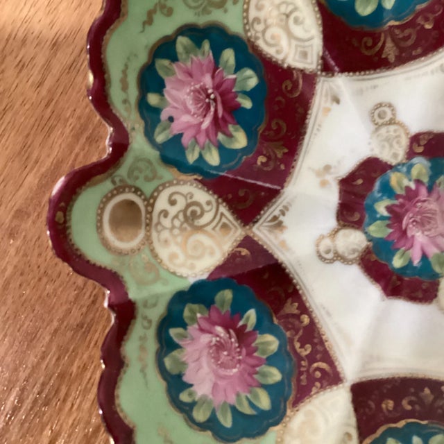Early 20th Century Antique Japanese Porcelain Gold Encrusted Scalloped Bowl For Sale - Image 9 of 13