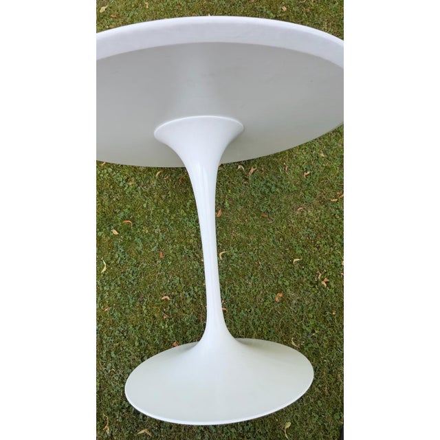 Tulip Dining Table with Champagne Coloured Arabescato Marble in Mint by Eero Saarinen for Knoll International, 1970s For Sale - Image 6 of 10