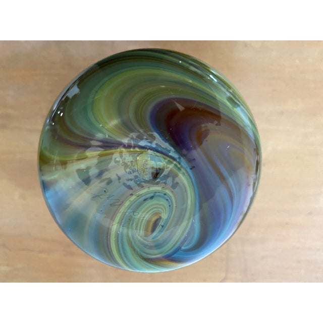 Cerulean 1980s Pulled Feather Art Glass Vase by Jim & Connie Grant of Celestial Glass Studio For Sale - Image 8 of 9