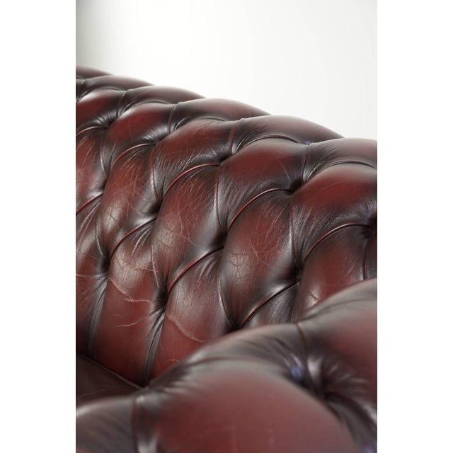 Cowhide Chesterfield 2.5-Seater Sofa in Oxblood Red For Sale - Image 13 of 14