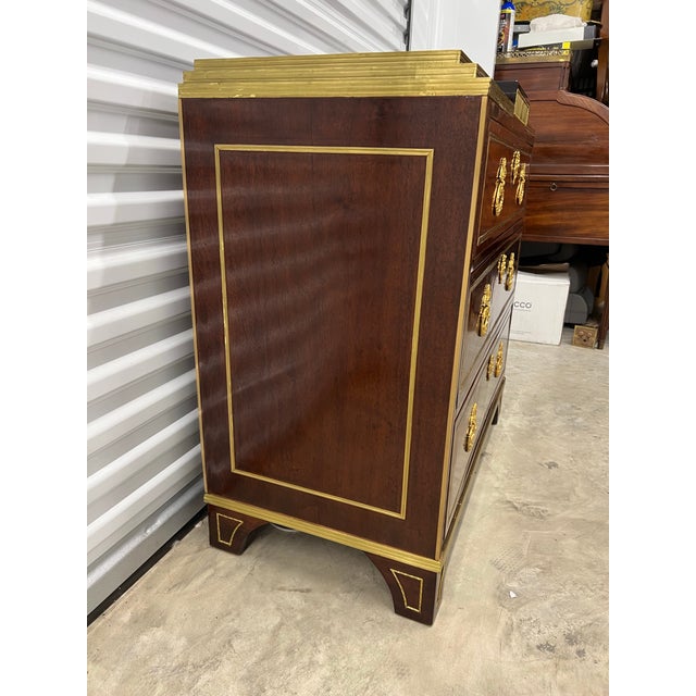 Chestnut Early 19th Century Mahogany Commode For Sale - Image 8 of 8