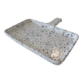 Vintage MCM "Dr. Douglas" Ironstone Splatter-Motif Handled Baking Pan For Sale