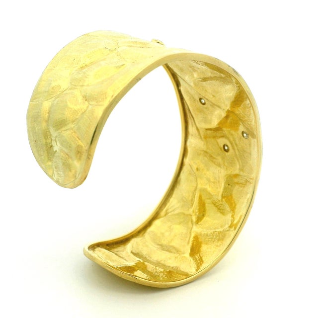 Vintage Italian 18k Gold Diamond Textured Wide Cuff Bracelet For Sale In Miami - Image 6 of 7