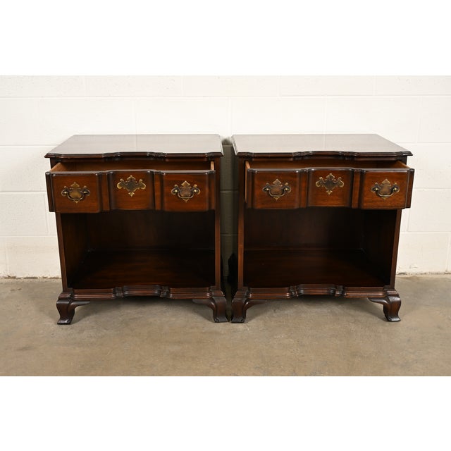 1980s Kindel Furniture Georgian Solid Mahogany Block Front Nightstands, Pair For Sale - Image 5 of 18