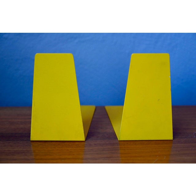 1960s Minimalist Bookends in Yellow Lacquered Metal, 1960s, Set of 2 For Sale - Image 5 of 6