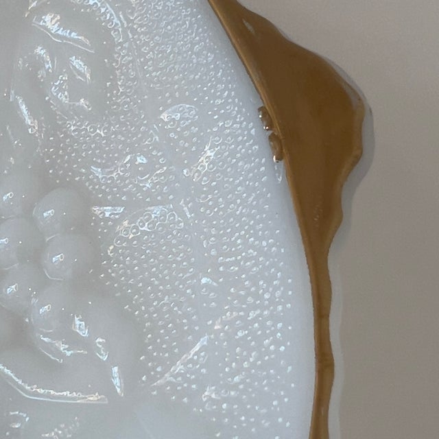 1960s Vintage 1960s Anchor Hocking Embossed Grape Pedestal Bowl With 22k Gold Rim For Sale - Image 5 of 11