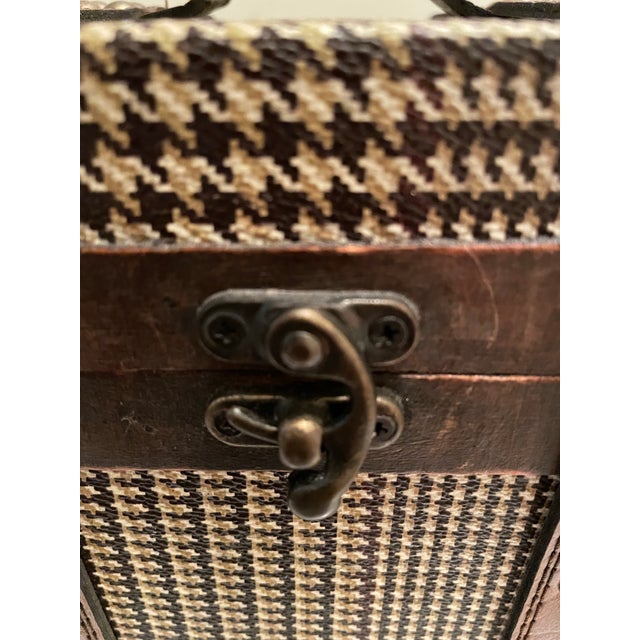 1960s Vintage Leather & Houndstooth Storage Box – Ralph Lauren Style / Equestrian Home Decor For Sale - Image 5 of 11