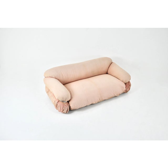 Sofa in pink fabric and metal, model: Sesann by Gianfranco Frattini. Seat height: 43 cm. Stamped Cassina on the bottom....