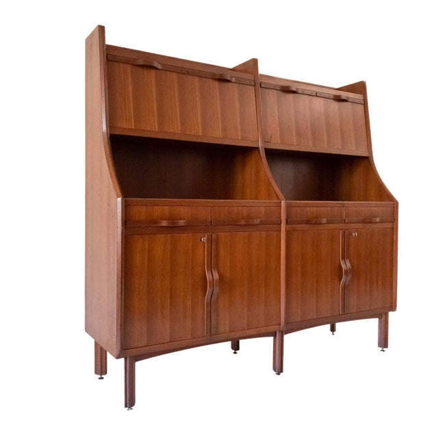 Wonderful 1950s belief in Italian manufacture. The belief is equipped with 4 comfortable front drawers, two flaws with...