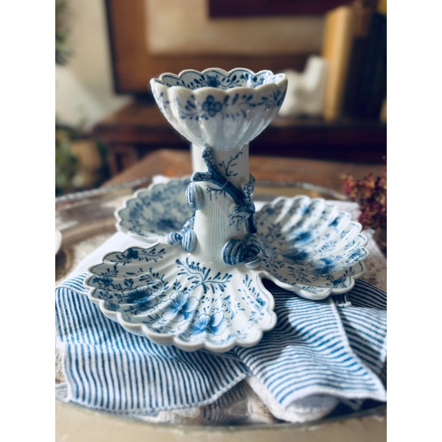 Maitland - Smith Vintage Maitland-Smith Blue and White Porcelain Pickle Stand Sweetmeat Dish – Bonnin & Morris Style – Seashell Coral Motif For Sale - Image 4 of 10