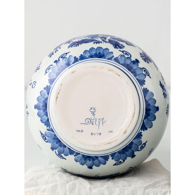 Vintage Royal Delft Blue & White Ceramic Table Lamps with New Vermilion Silk Shades, Set of 2 For Sale - Image 6 of 18