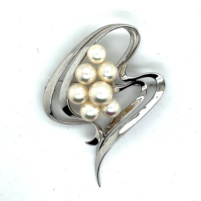 Contemporary 1990s Mikimoto Estate Akoya Pearl Brooch Pin Sterling Silver For Sale - Image 3 of 9