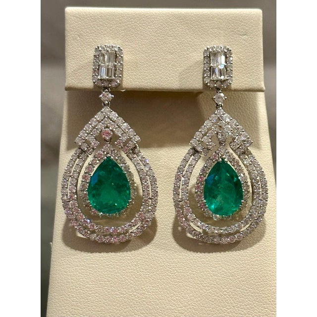 Arts & Crafts GIA Certified 8Ct Colombian Pear Emerald Diamond Hanging/ Drop Earrings 18K Gold, A Pair For Sale - Image 3 of 18