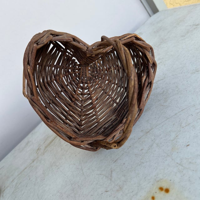 Mid 20th Century Vintage Rustic Heart Shaped Basket With Handle For Sale In West Palm - Image 6 of 9