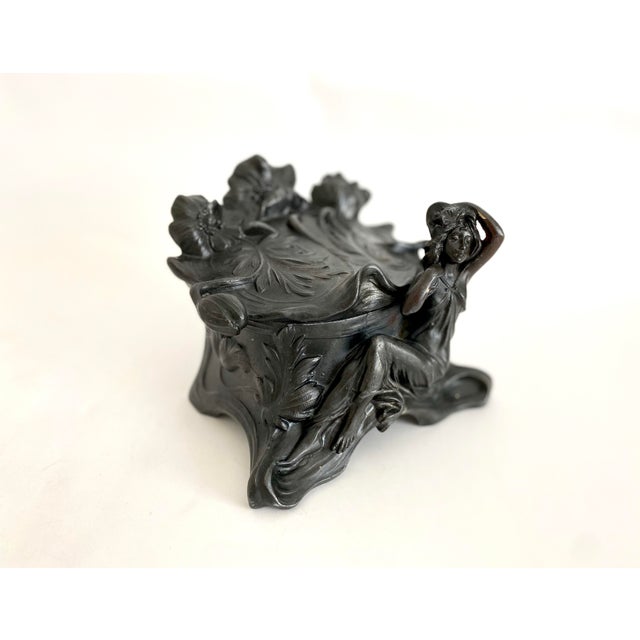 1900 French Art Nouveau Clara Pfeffer Vanity Box For Sale - Image 4 of 12