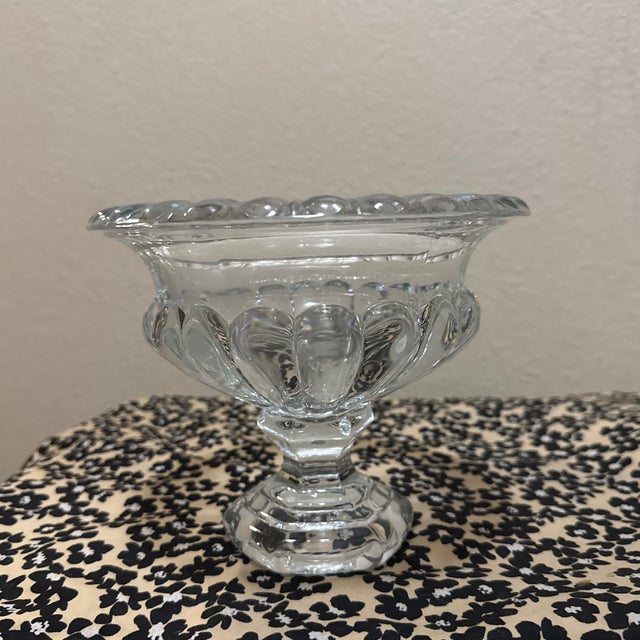 1960s Vintage-Style Clear Glass Compote Pedestal Bowl For Sale - Image 5 of 10