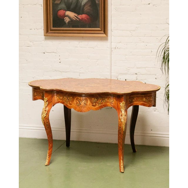 Discover the possibilities with the perfect executive desk .Perfect vintage find for showcasing photos, vases, lighting,...