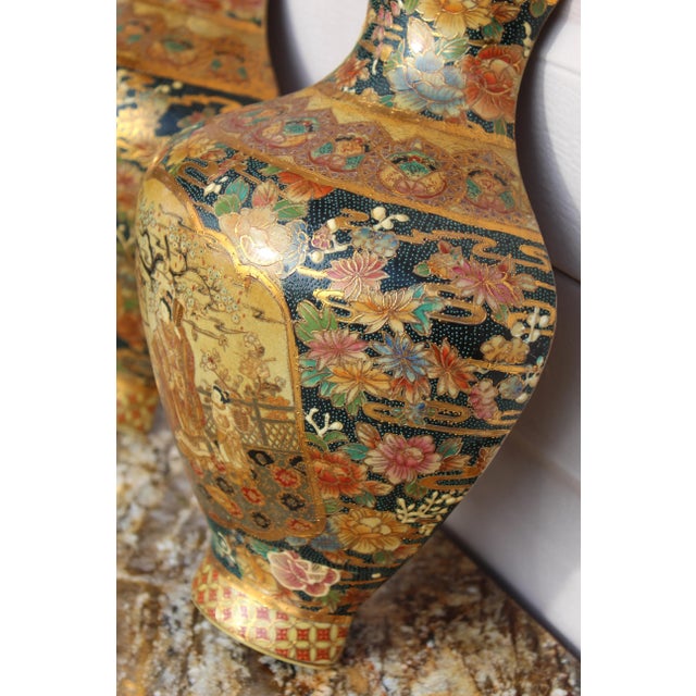 Gold Pair of Vintage Japanese Royal Satsuma Wall Pocket Vases - Hand-Painted Porcelain Fan-Shaped With Geisha & Floral Motifs For Sale - Image 8 of 18