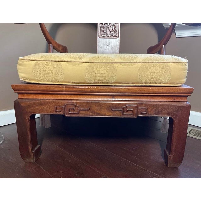 This chair is made in the 1950-1960 period. Its design is a distinctive "horseshoe" or "oxbow" curved back that flows...
