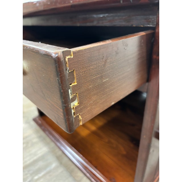 Late 20th Century Vintage Ethan Allen Early American Style Solid Pine Dry Sink Bedside Cabinet For Sale - Image 5 of 10