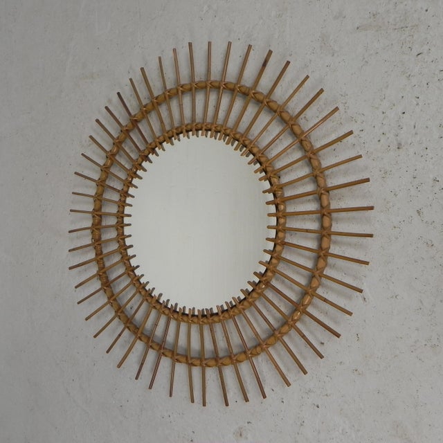 This mirror is in top condition. Screw a hook into the wall and hang it up! Ø: 67 cm. Depth: 2.5 cm. Ø bevelled mirror: 35...