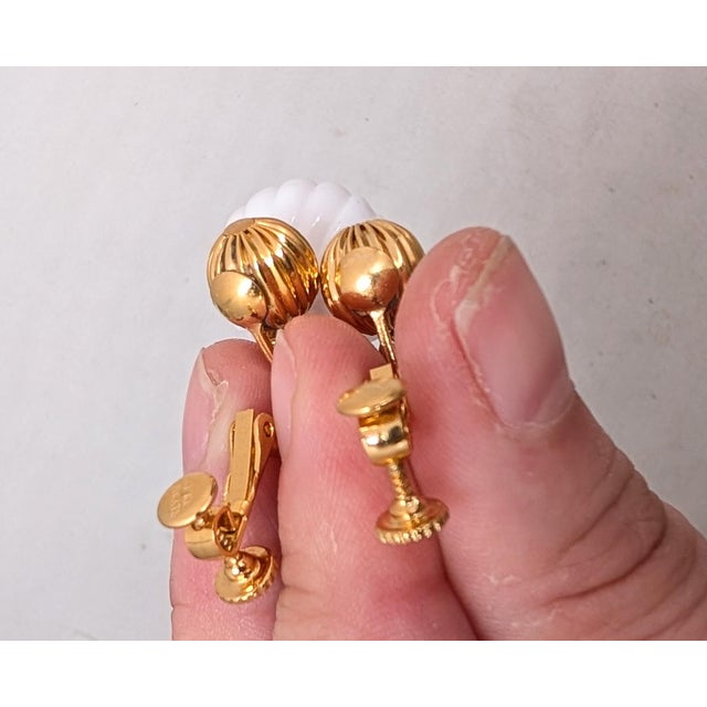 Vintage 1980s Signed Napier Goldtone White Melon Drop Clip Earrings-2 Pieces For Sale In Philadelphia - Image 6 of 8