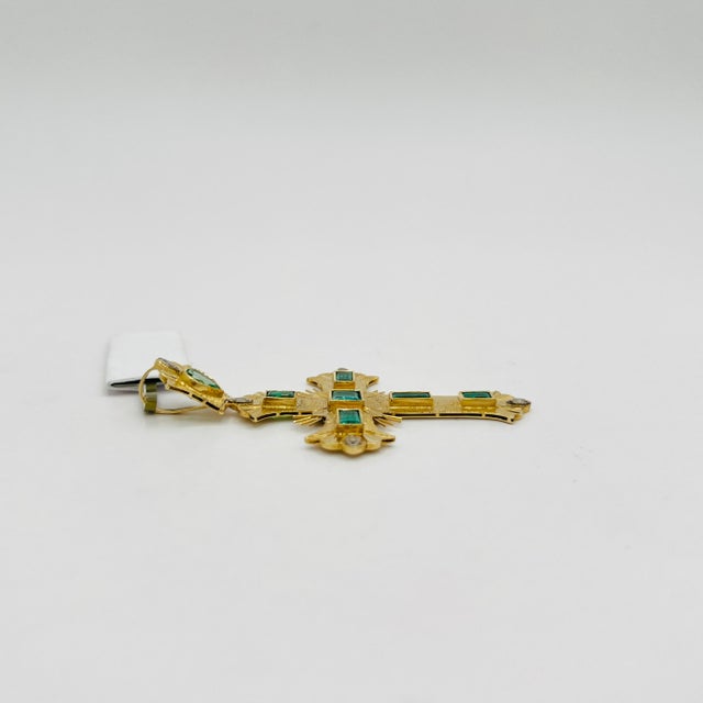 Mid-Century Modern Mid 20th Century Emerald Pear Shape & Emerald Cut Cross Pendant Necklace in 18k Yellow Gold For Sale - Image 3 of 5