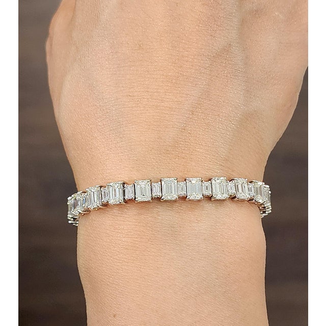 Modern 17.55 Ct Emerald Cut & Baguette Bracelet For Sale - Image 3 of 8