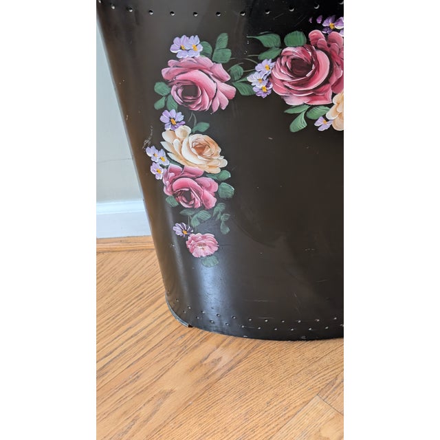 1950s Vintage Mid Century Modern Hand Painted Toleware Accent Hamper For Sale - Image 9 of 11