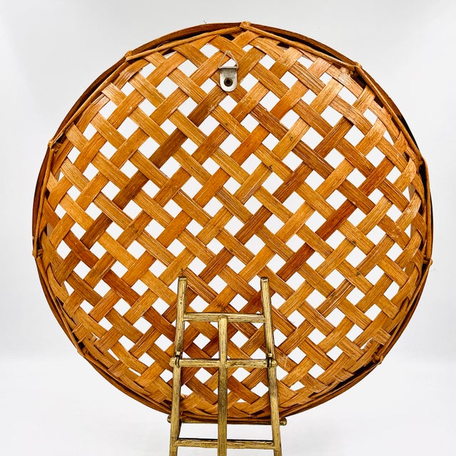Tan Mid 20th Century Chinoiserie Rattan Wicker Large Herb or Tobacco Drying Basket Tray or Wall Hanging For Sale - Image 8 of 11