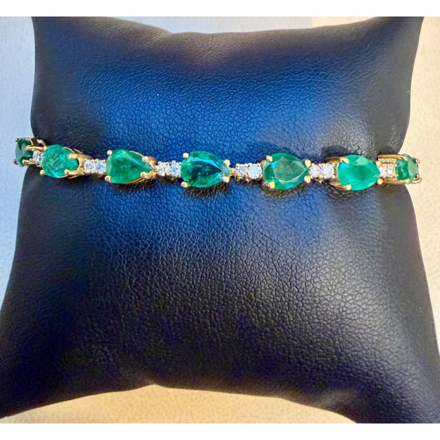 12 Carat Natural Zambian Emerald & Diamond Tennis Bracelet 14 Karat Yellow Gold For Sale In New York - Image 6 of 8