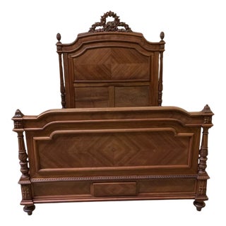 Antique Bed in walnut, 1890s For Sale