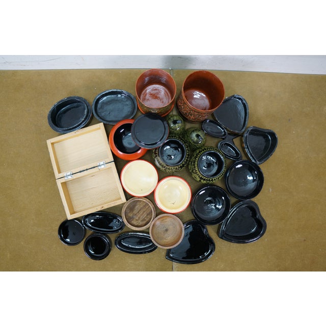 Mid 20th Century Set of 14, Lacquered Paper Mache Trinket Boxes For Sale - Image 15 of 18