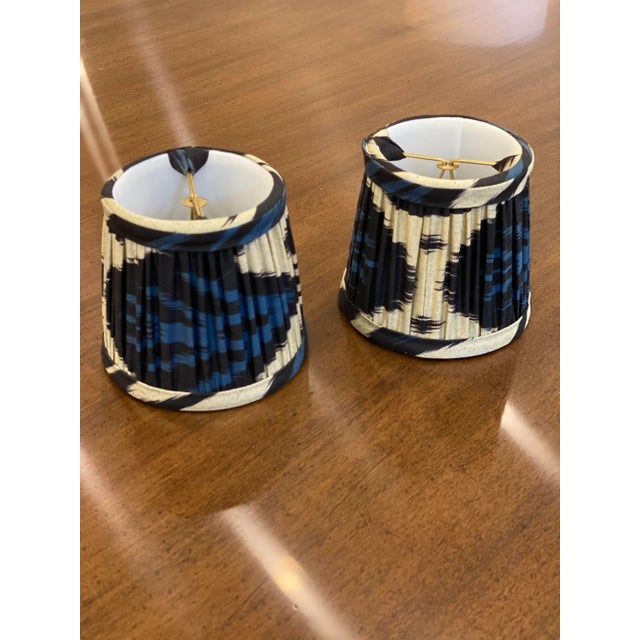 These custom made round Shades feature a fascinating blue silk Ikatand navy abstract pattern. They are perfect for adding...