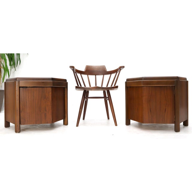 Late 20th Century Pair of Hexagon Walnut End Side Tables w/ One Door Cabinets Storage Compartment For Sale - Image 13 of 17
