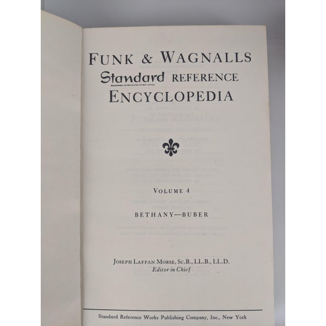 Vintage 1959 Funk & Wagnalls Green & Gilt Encyclopedia Books – Set of 11 For Sale - Image 9 of 14
