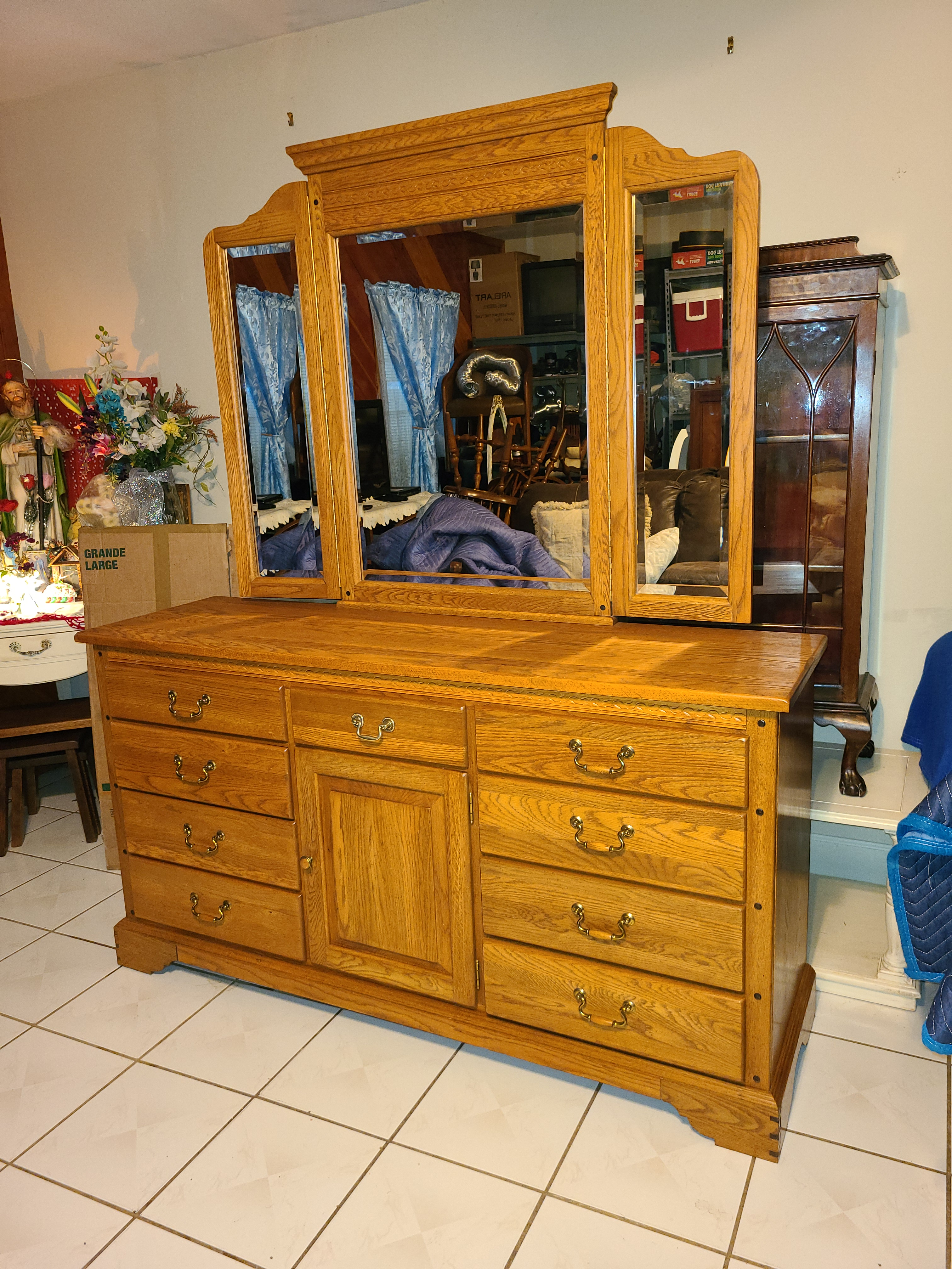 Vintage Kincaid Dresser With Tri Fold