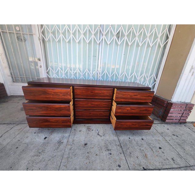 1970s Danish Modern Rosewood Dresser For Sale In Los Angeles - Image 6 of 10