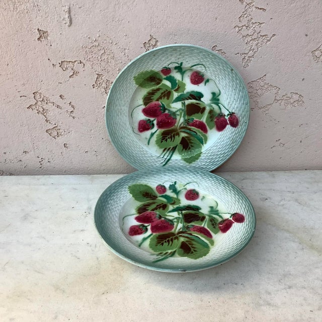 1920s Saint Amand French Majolica Strawberries Plate For Sale - Image 4 of 6