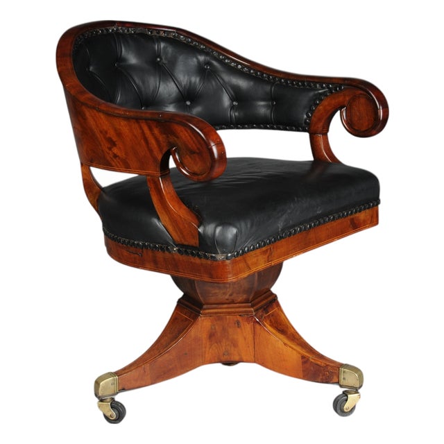 Antique English Chesterfield Captain's Desk Chair in Mahogany, 1830s For Sale