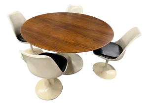 1950s Early Production Knoll Saarinen Walnut Tulip Table & 4 Chairs 575 Madison